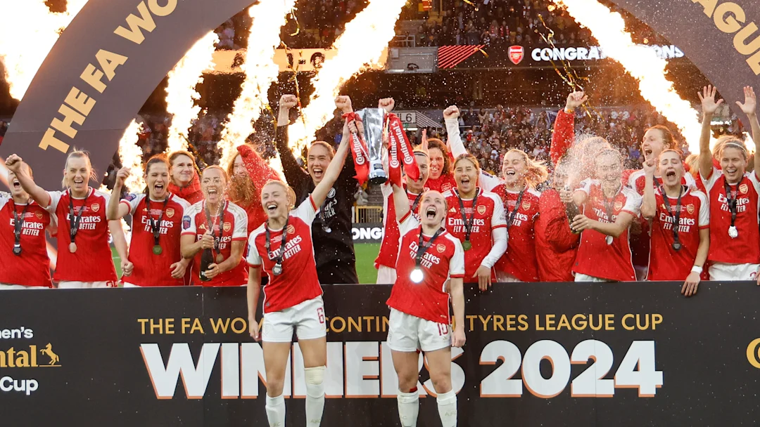 Arsenal defeat Chelsea to lift the League Cup trophy in 2024 / James Baylis - AMA/GettyImages
