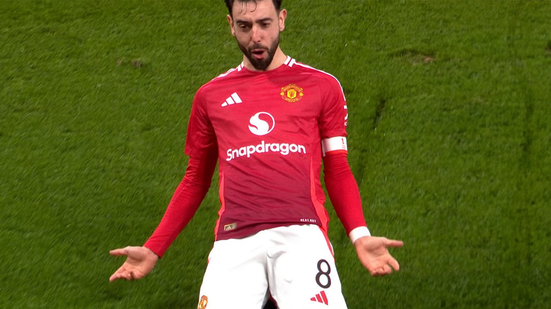 Fernandes puts Man Utd level with Fulham