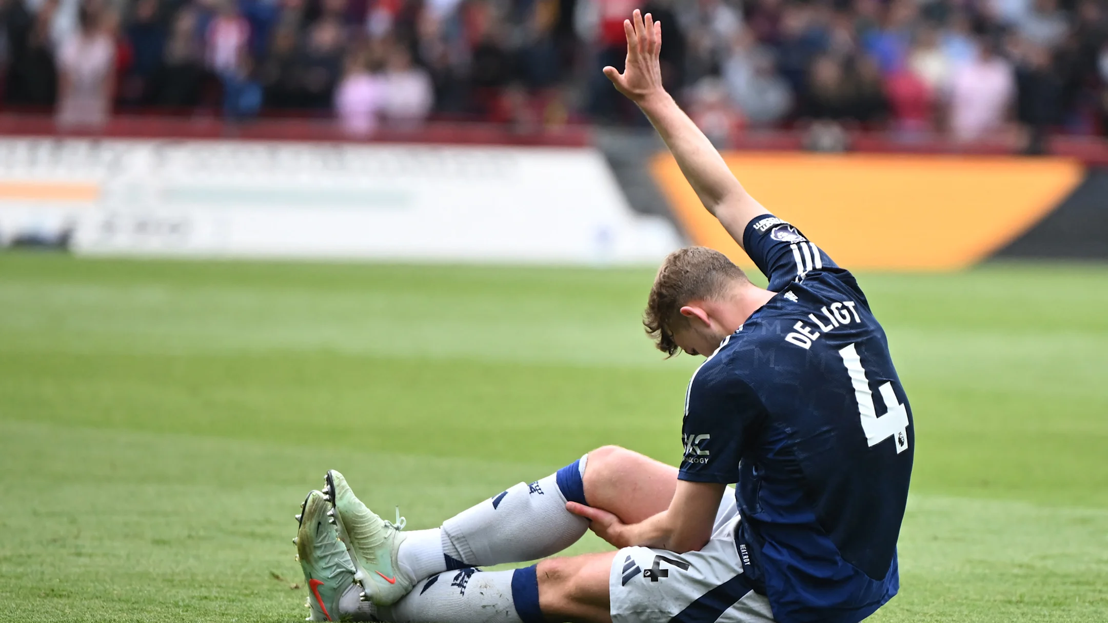 Matthijs de Ligt limped out of Sunday's defeat / JUSTIN TALLIS/GettyImages