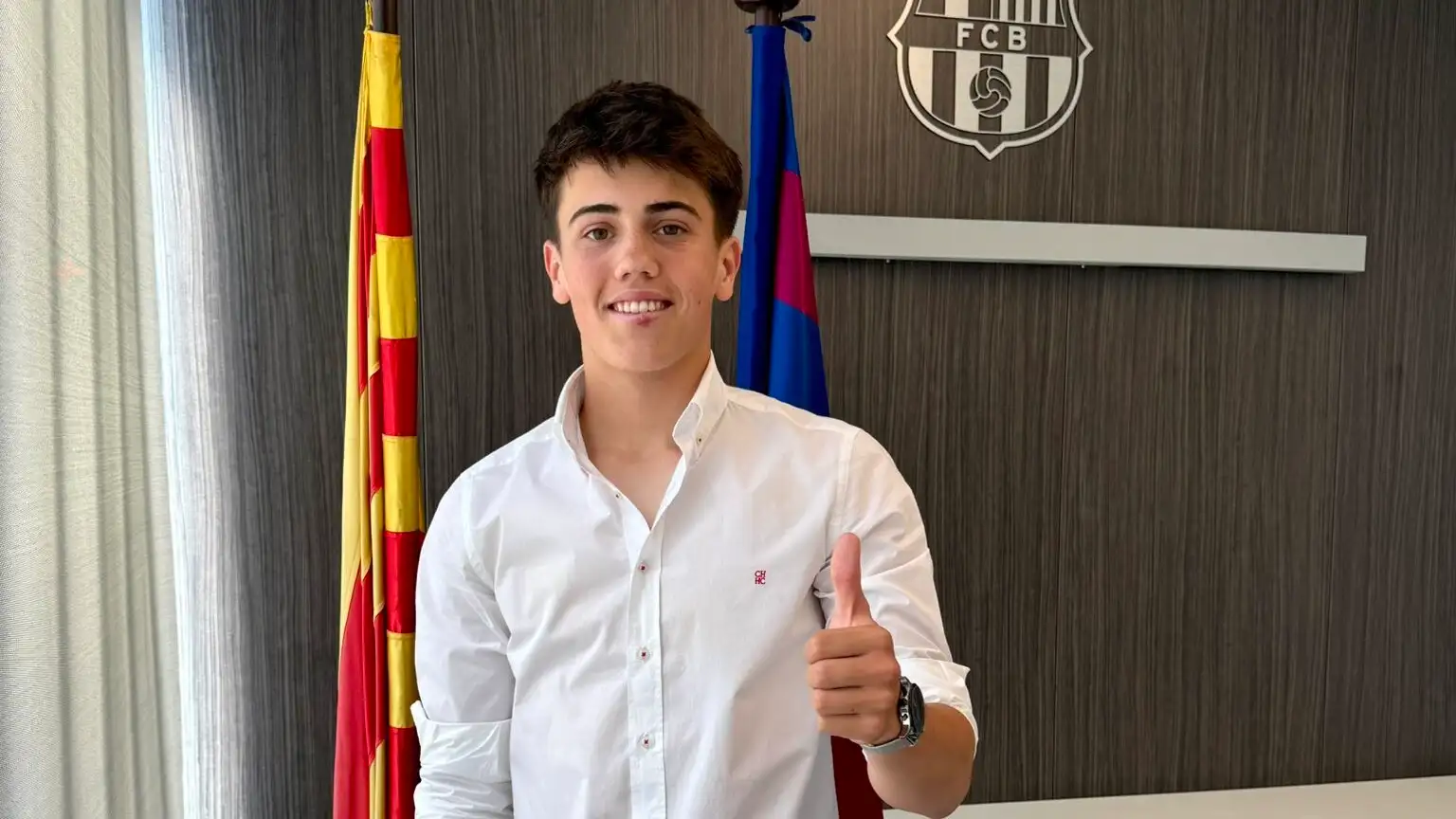 Barcelona have handed a professional contract to teenager Roberto Tomas after he emerged as La Masia’s top scorer.