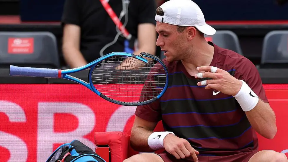 Jack Draper took his frustrations out on his racquet in the third set