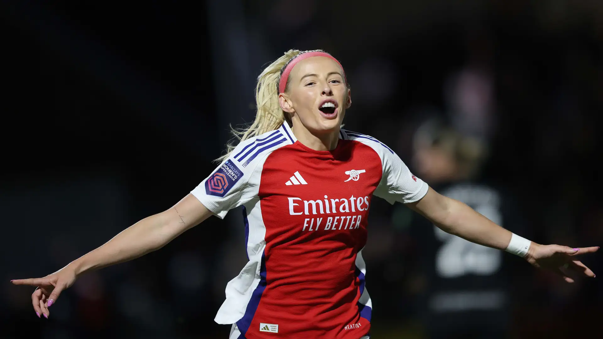 Lionesses star Chloe Kelly remains in talks over a move to Arsenal and has granted the Gunners a period of exclusivity.