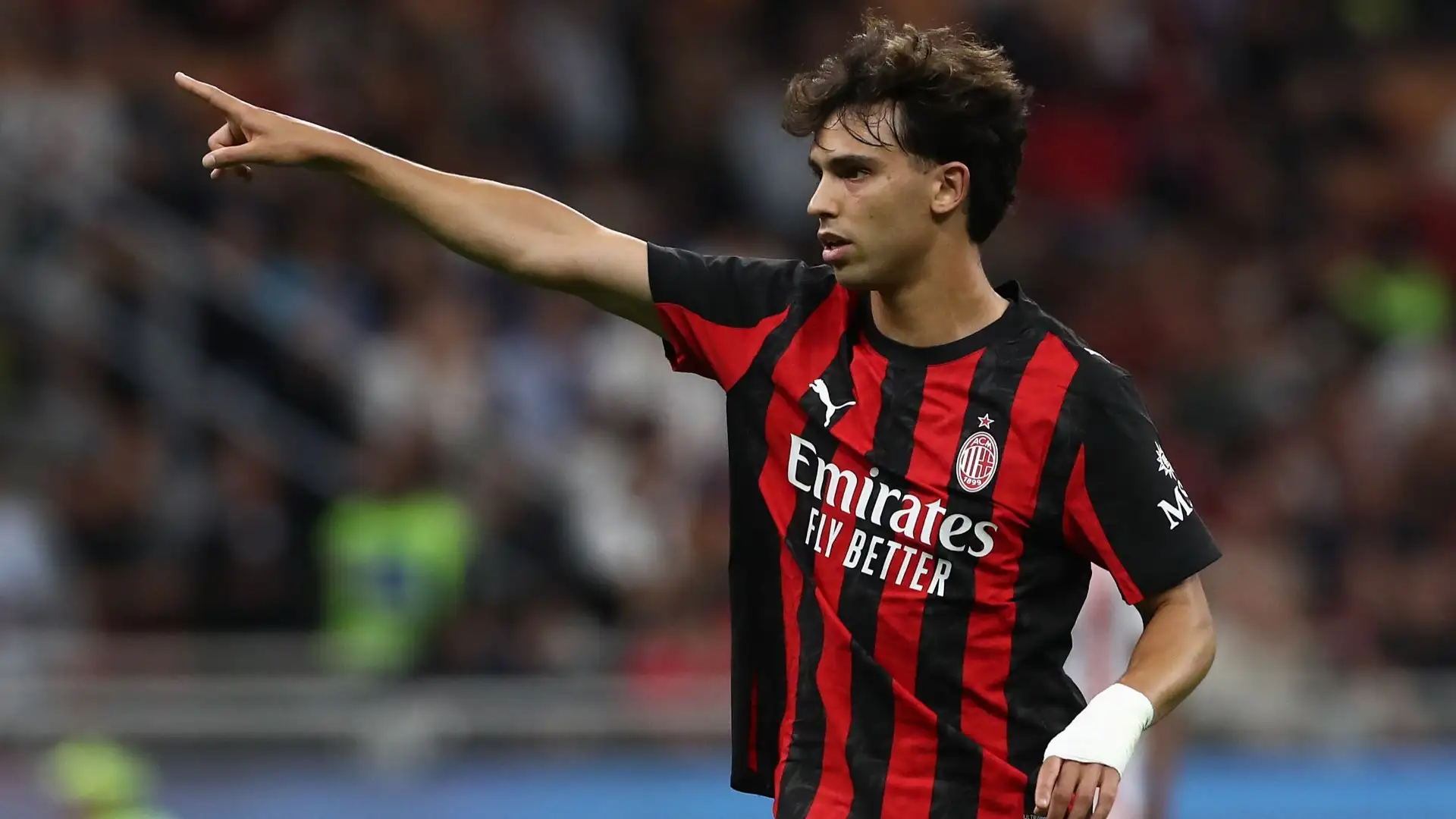 Joao Felix's agent will hold talks with Chelsea to facilitate the forward's transfer to Benfica despite the clubs being far from an agreement.