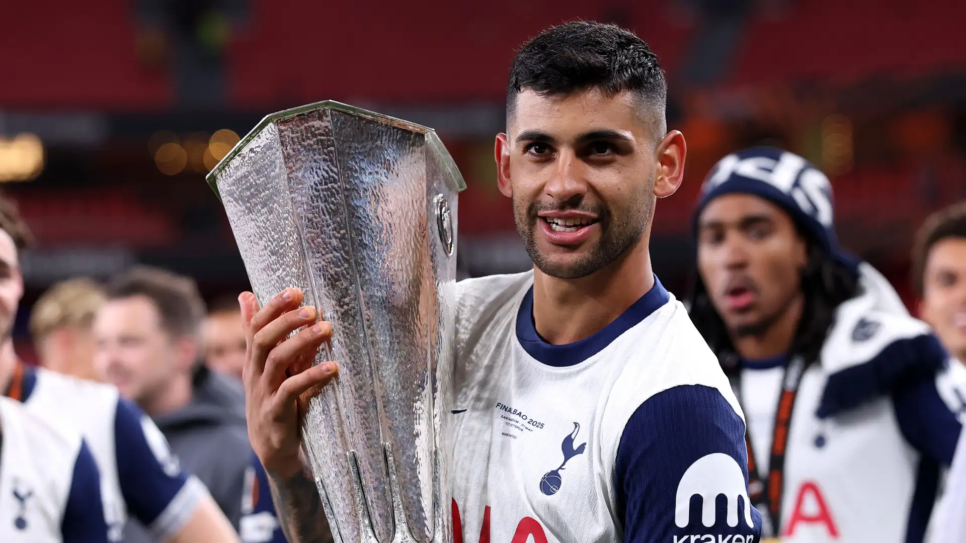 Cristian Romero is considering rejecting Tottenham’s new deal to join Atletico Madrid, with Diego Simeone pushing to land the Argentine defender.