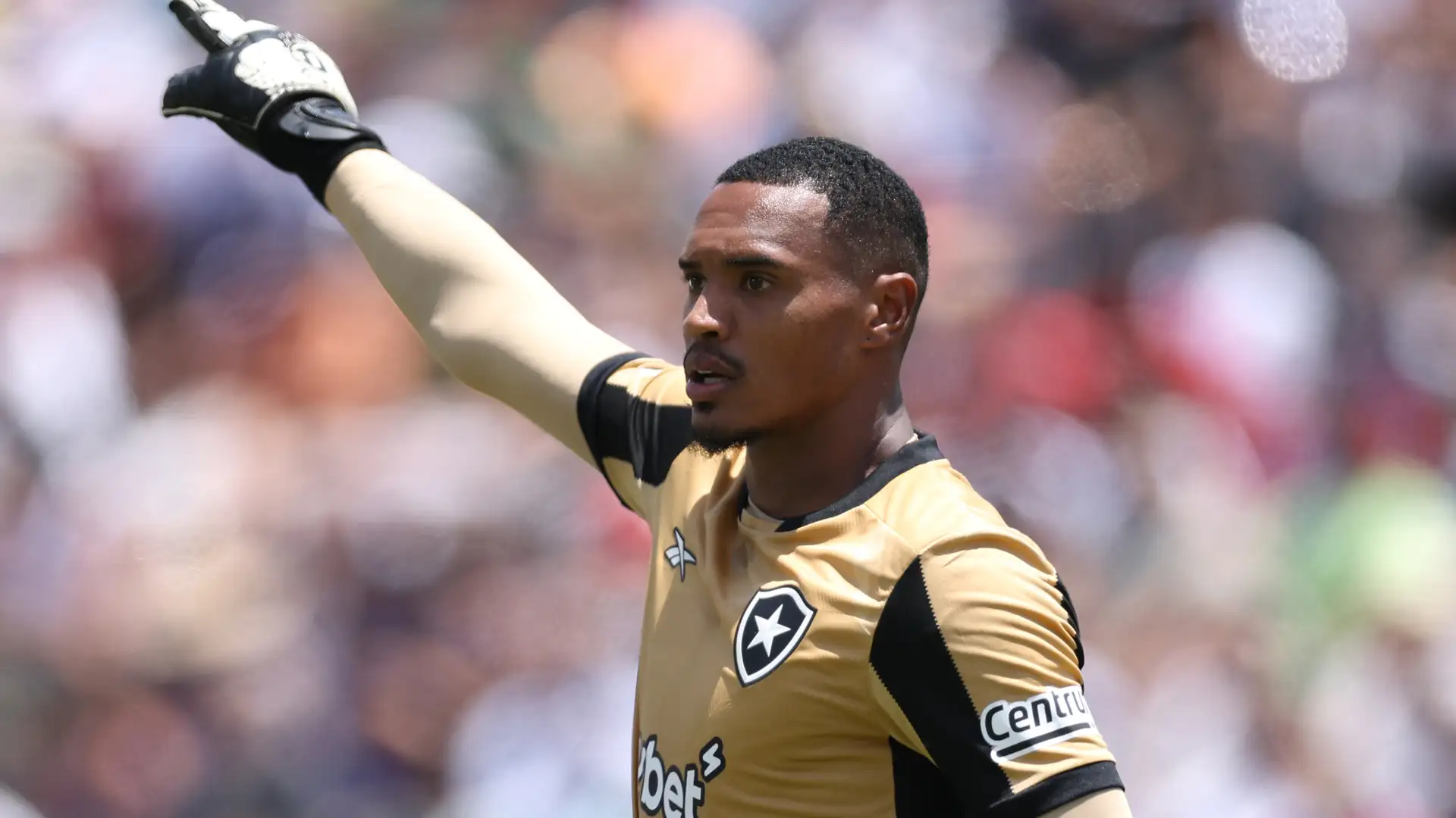 Manchester United are expected to make a bid for the Botafogo goalkeeper John following his impressive performances at the Club World Cup.