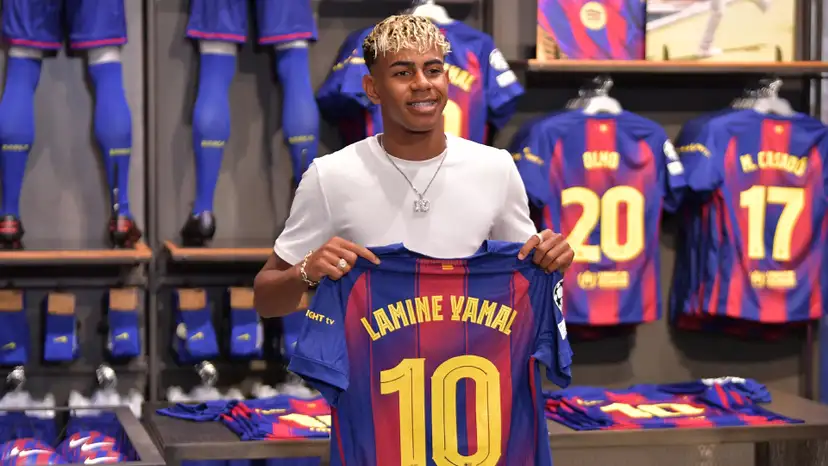 Lamine Yamal asserted that he's under no pressure wearing Barcelona’s No.10 shirt and remains focused on enjoying football and chasing major trophies.