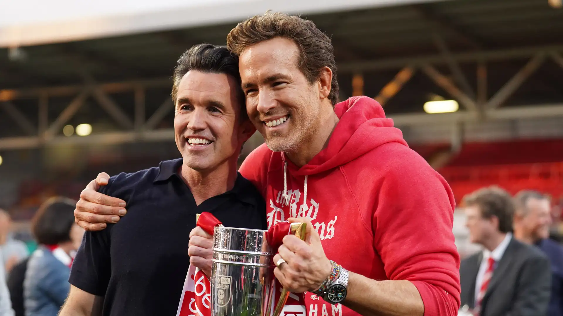 Wrexham’s Hollywood-owned rise has been built not just on investment but on discipline — and a £500 fine is proof of that. Former goalkeeper Ben Foster has revealed that skipping the Red Dragons’ annual Christmas party comes with the heaviest punishment on the squad’s fines list, underlining the culture of unity set by Ryan Reynolds and Rob Mac.