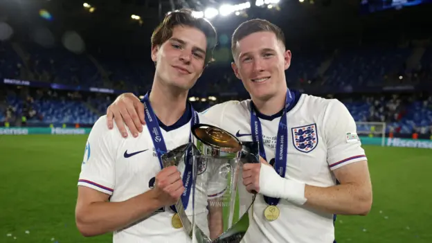 Alex Scott and Elliot Anderson - future England midfield partnership?