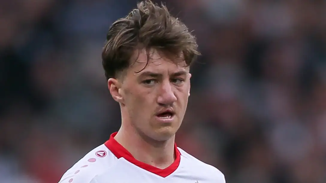 Stuttgart star Angelo Stiller has received an apology after his appearance was mocked by a Go Ahead Eagles player in their Europa League game on Thursday. Second-half substitute Victor Edvardsen was booked shortly after gesturing at the German international's nose during the 4-0 defeat. The Swede was heavily criticised on social media and, after the Dutch club also handed him a fine, he issued an apology.