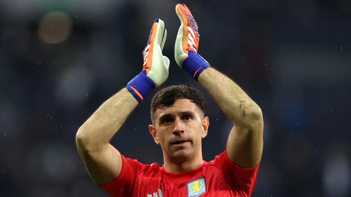 Serie A giants Inter Milan are reportedly exploring the possibility of signing Aston Villa goalkeeper Emiliano Martinez in the January transfer window. The Argentina shot-stopper continues to be linked with a big-money move away from Villa Park after missing out on a deadline-day switch to fellow Premier League side Manchester United in the summer.