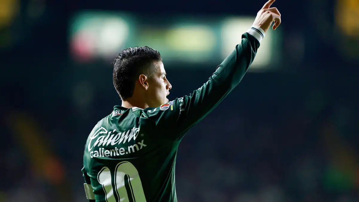 James Rodríguez’s time in Mexico has come to an end. After months of speculation, the Colombian star will not continue with Club León, becoming a free agent once his contract expires in December. Despite rumored interest from top Liga MX clubs, multiple reports suggest that the 34-year-old midfielder is preparing to take his talents to MLS.