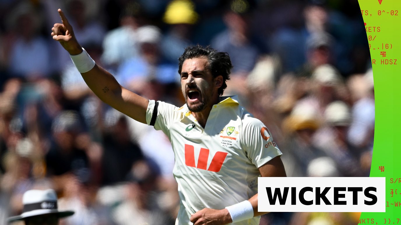 'It's all going horribly wrong' for England as Starc takes two early wickets