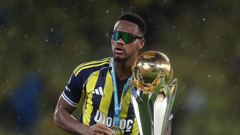 Jhon Duran won the Turkish Super Cup during his brief time at Fenerbahce