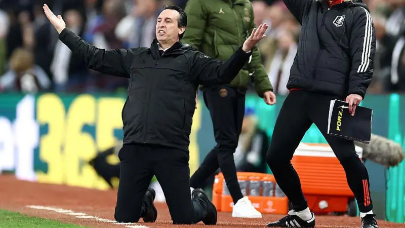 Aston Villa manager Unai Emery falls to his knees after his side miss a chance against Paris St-Germain at Villa Park