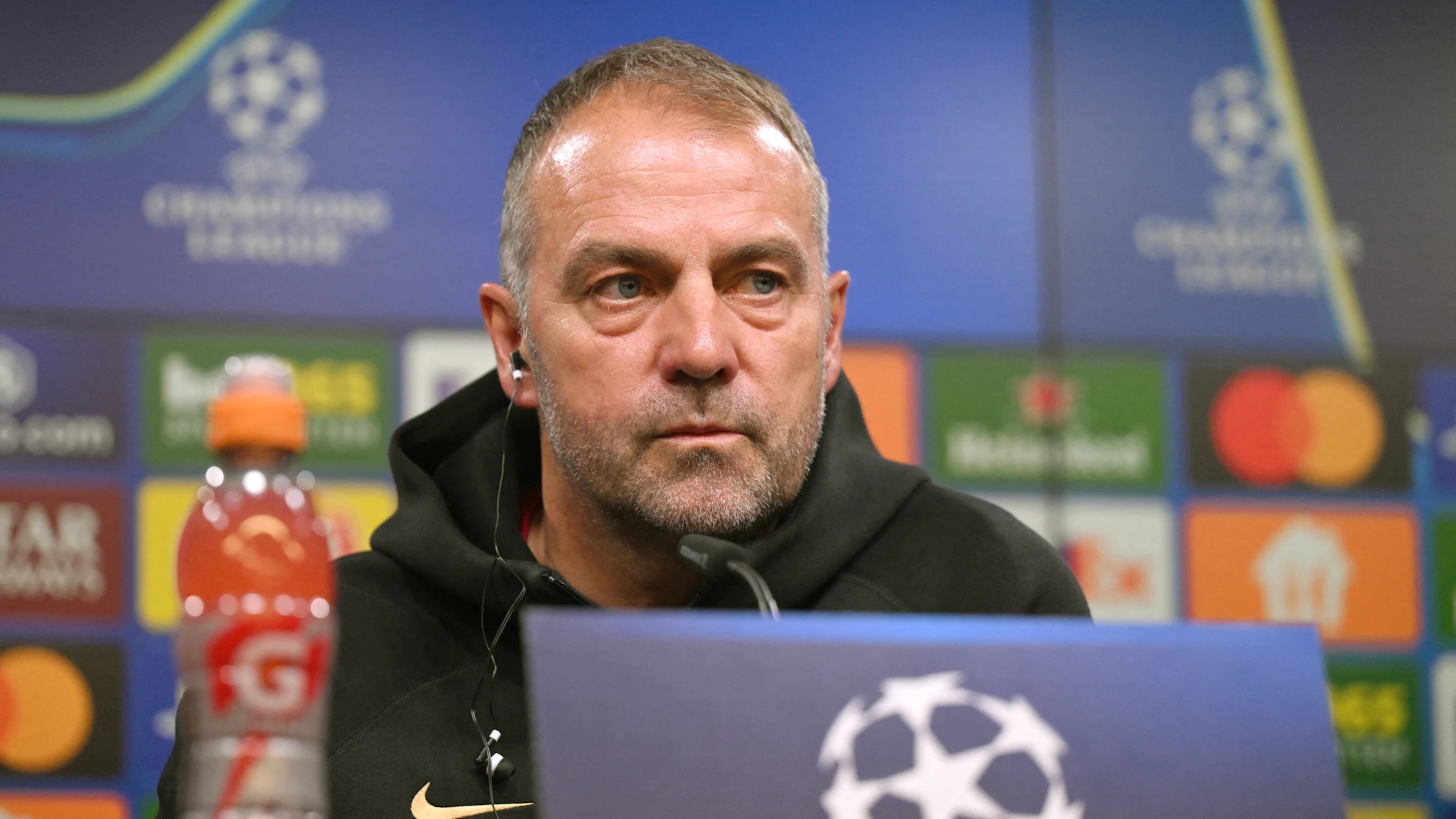 Hansi Flick took a stern stance on unhappiness in his Barcelona squad / INA FASSBENDER/GettyImages