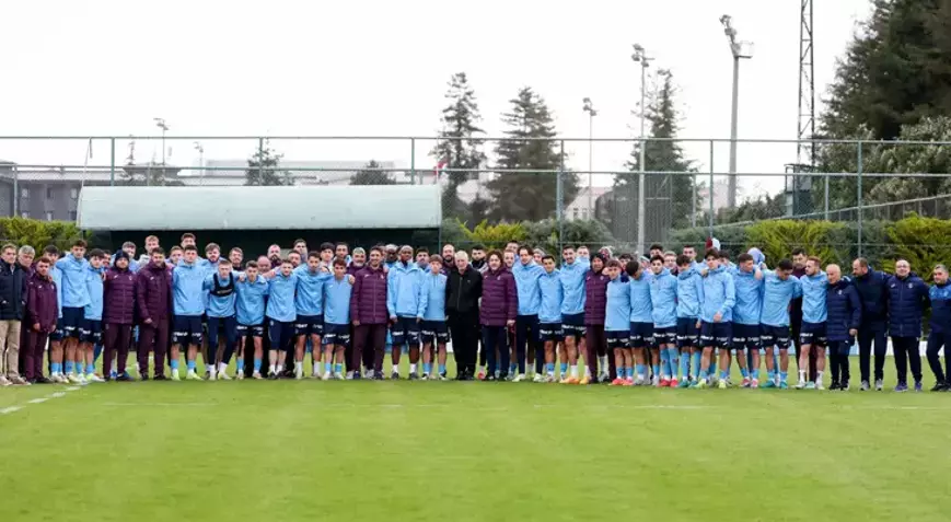 Trabzonspor's technical staff and players visited the U19 team's training.