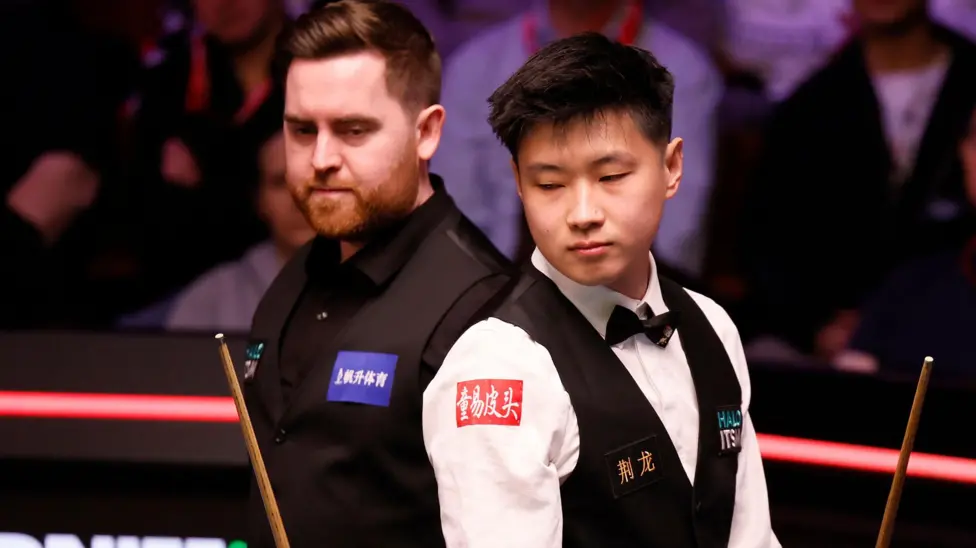Jak Jones and Zhao Xintong will complete their first-round match on Monday at 10:00 BST