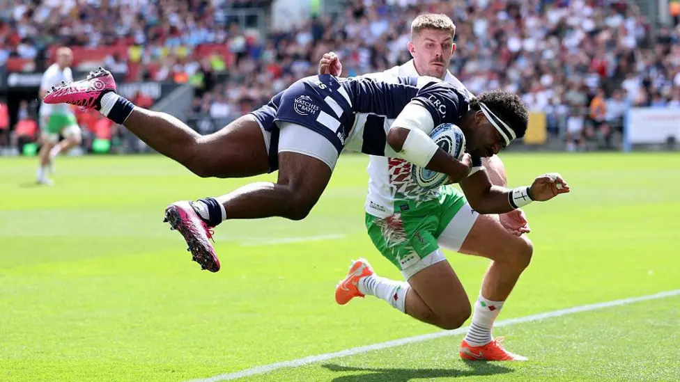 Kalaveti Ravouvou goes airborne ahead of Luke Northmore to score Bristol's third try