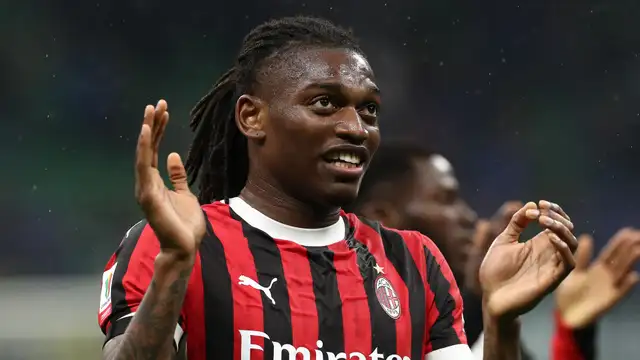 Rafael Leao has revealed a new haircut on his Instagram story, showcasing a completely new look.