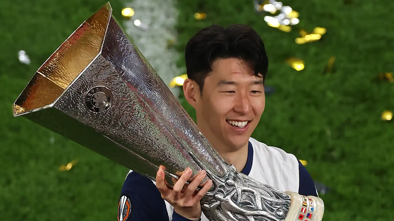 Three Tottenham players were not awarded Europa League winner's medals on the pitch after their 1-0 victory over Manchester United on Wednesday.