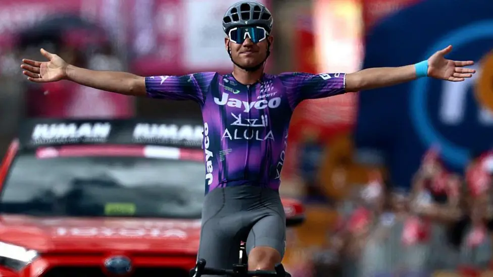 Luke Plapp signed for Team Jayco Alula in 2024