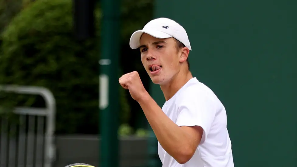 Oliver Tarvet previously defeated top-250 players Terence Atmane and Alexis Galarneau in the first two qualifying rounds