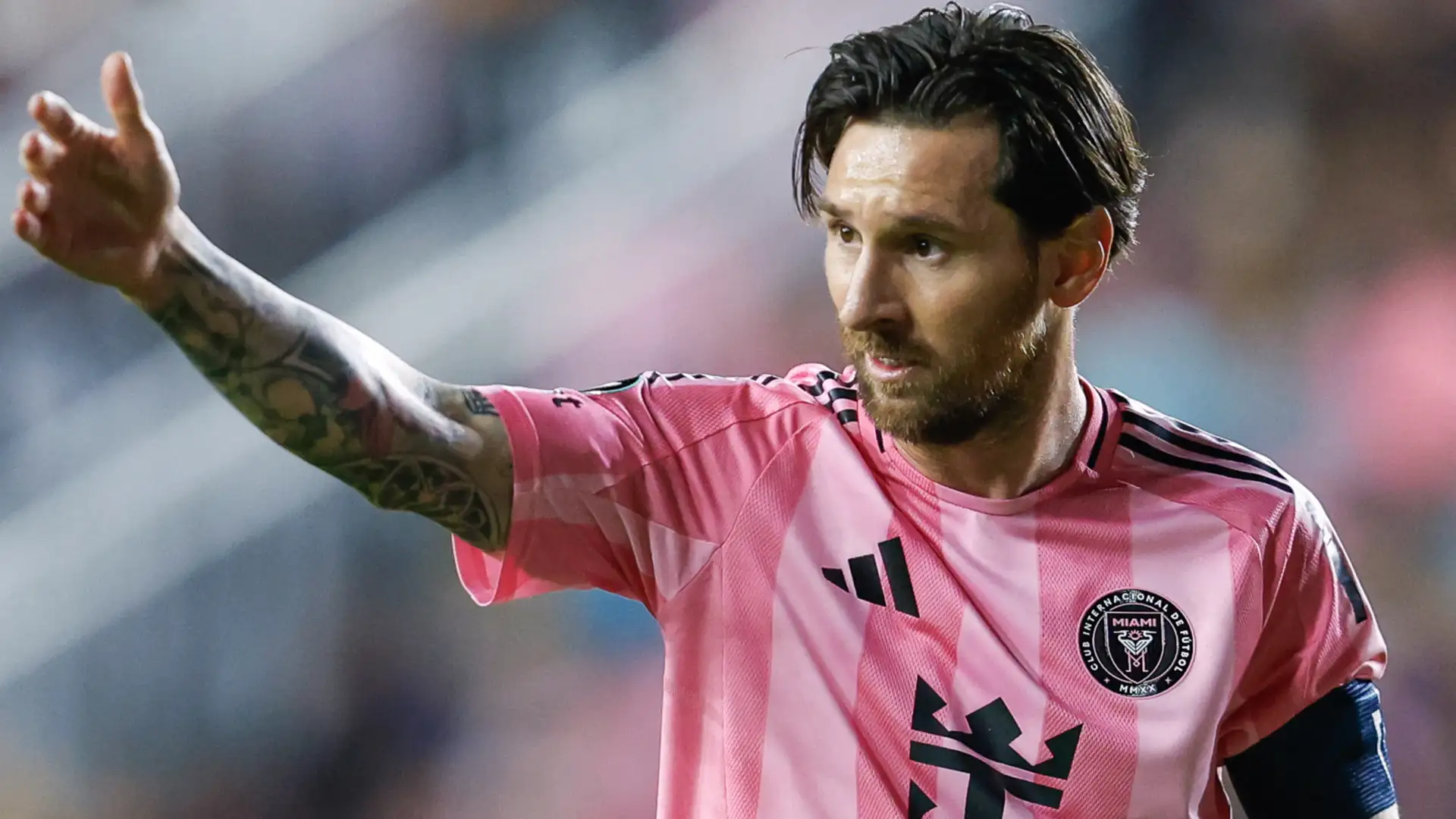 If Lionel Messi were to link up with Arsenal, in a stunning transfer, it is being claimed that the Argentine GOAT “wins them the Premier League”.