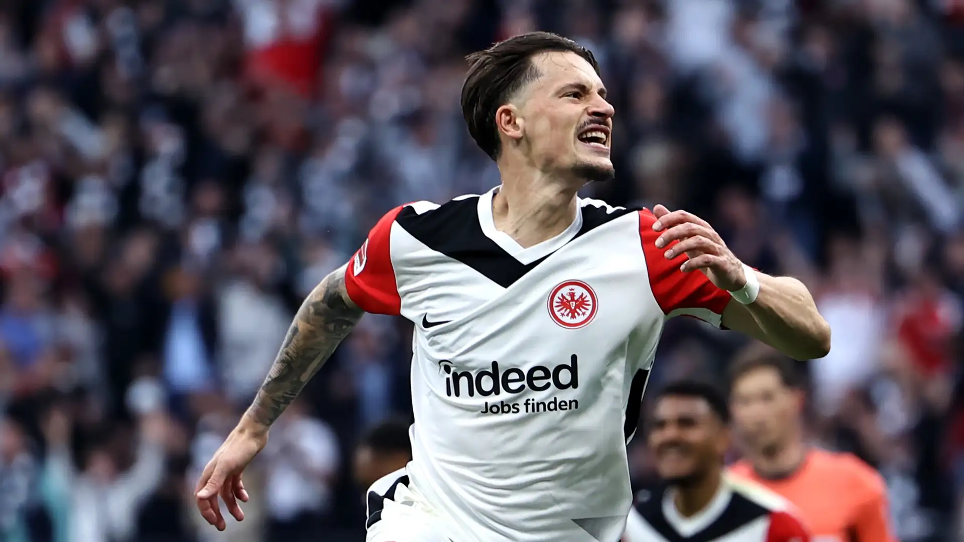 German centre-back Robin Koch pledged his loyalty to Eintracht Frankfurt by signing a new deal, snubbing a potential summer move to Borussia Dortmund.