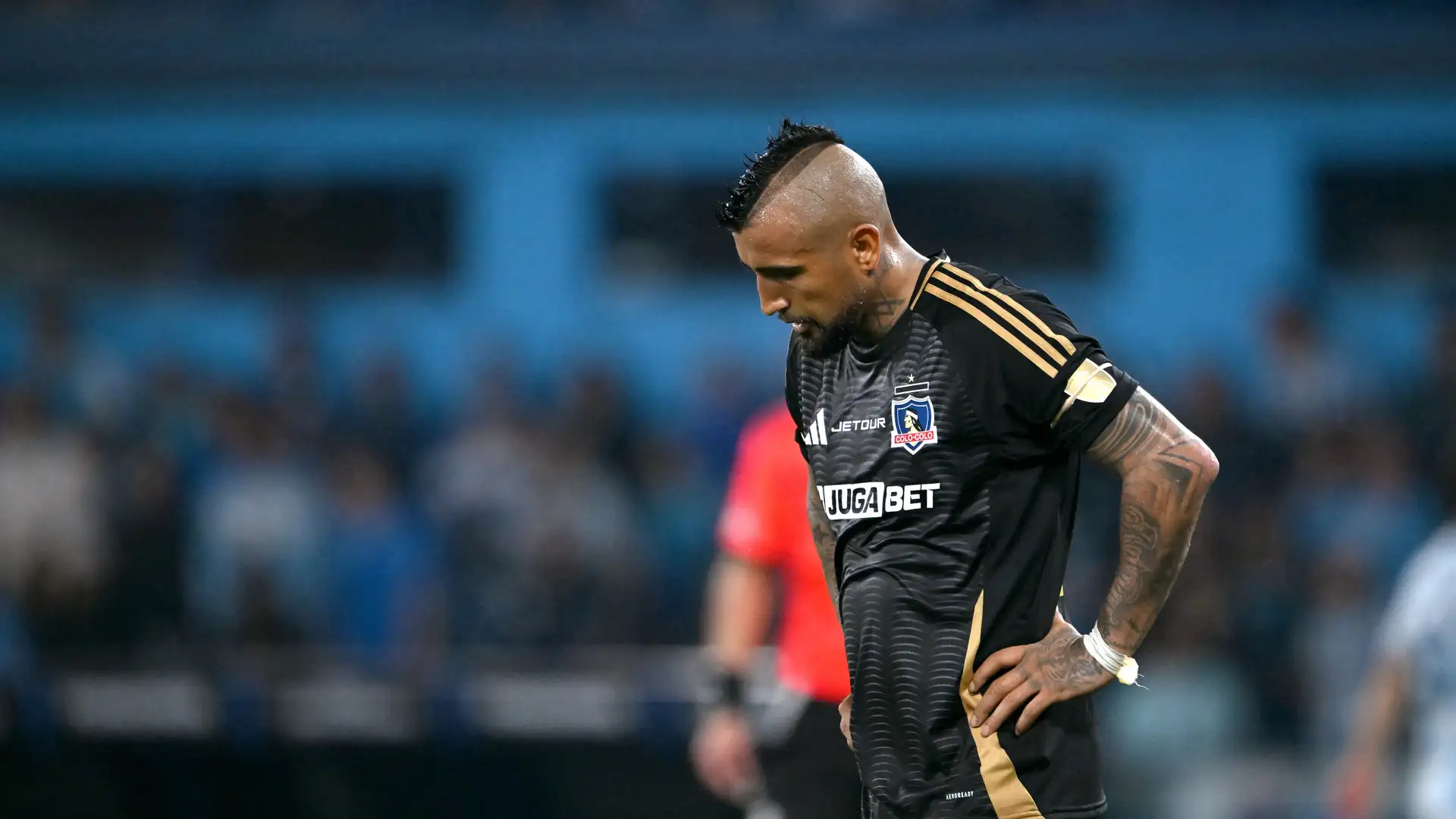 Tuzos have already submitted an offer to Colo Colo for the services of the former Bayern Munich and Barcelona player.