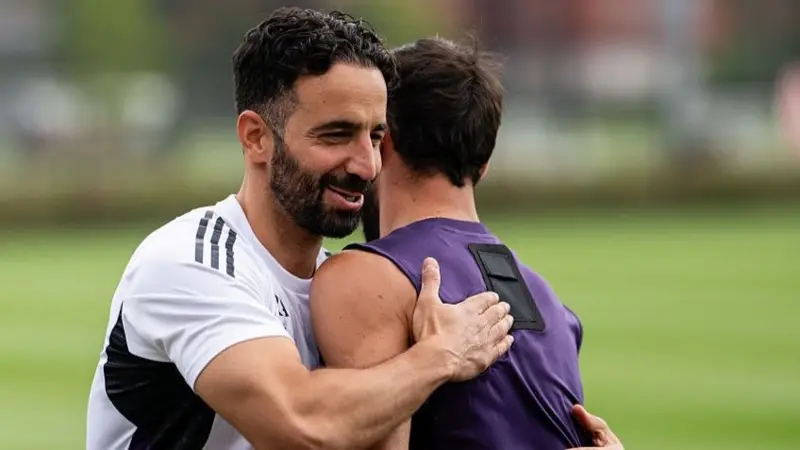 Manchester United head coach Ruben Amorim (left) greets skipper Bruno Fernandes at training in Chicago