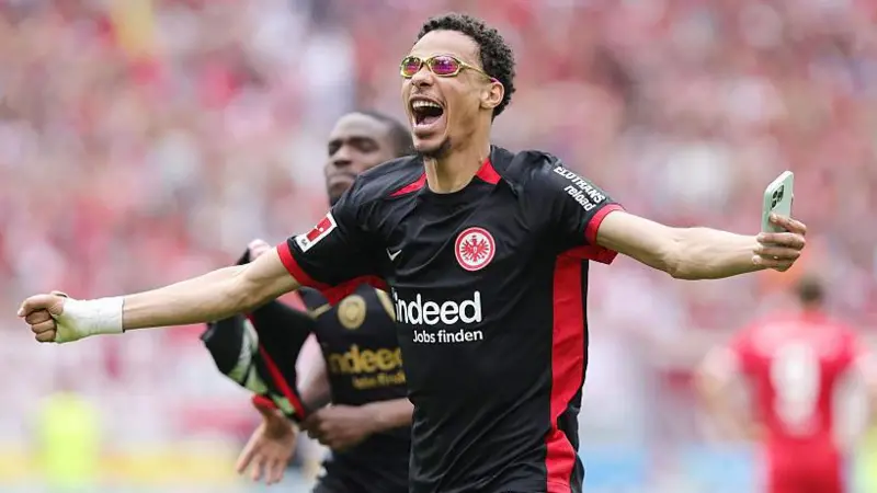 Hugo Ekitike celebrating with arms outstretched