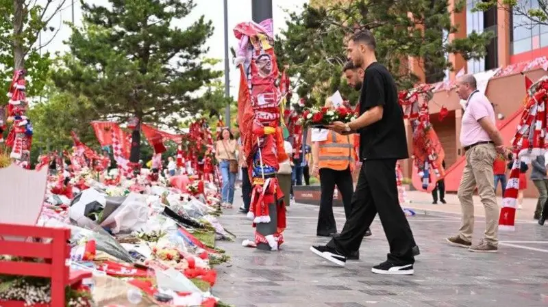 Manchester United players Dalot and Fernandes were Portual team-mates of Diogo Jota