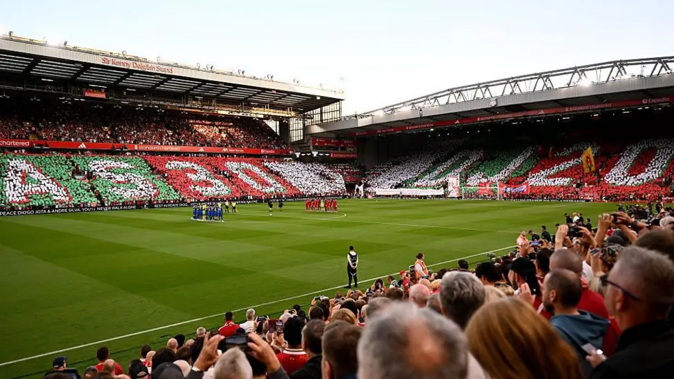 Liverpool fans held up a mosaic in tribute to Diogo Jota and Andre Silva