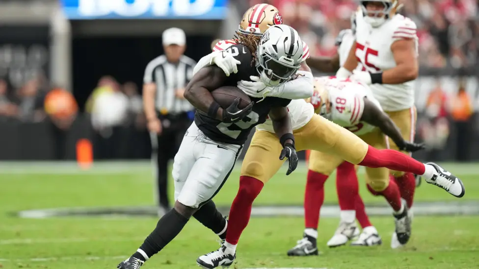 Ashton Jeanty was a real handful for the Las Vegas Raiders