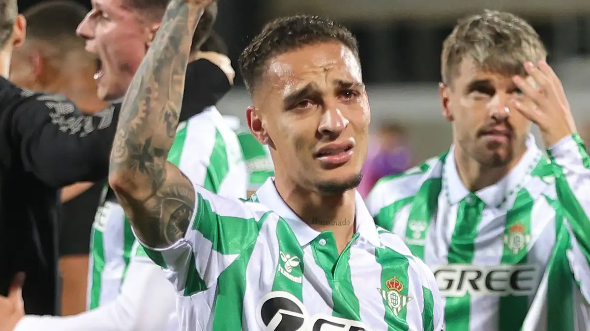 Antony’s turbulent spell at Manchester United looks to be drawing to a close, with it reported that Real Betis have reached an agreement in principle to bring the winger back to Spain. The Brazilian has been frozen out under United boss Ruben Amorim, who wasted no time in signalling that the 25-year-old had no role in his long-term project at Old Trafford.