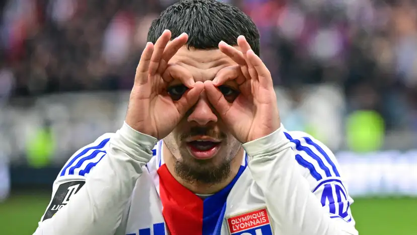 Brentford's hopes of signing striker Georges Mikautadze have been dashed as the player has refused to leave Lyon despite the club's financial pressure