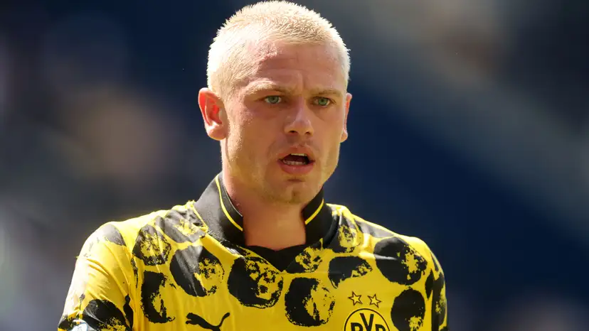 Premier League clubs Sunderland and Wolves are interested in signing Borussia Dortmund defender Julian Ryerson, according to reports.