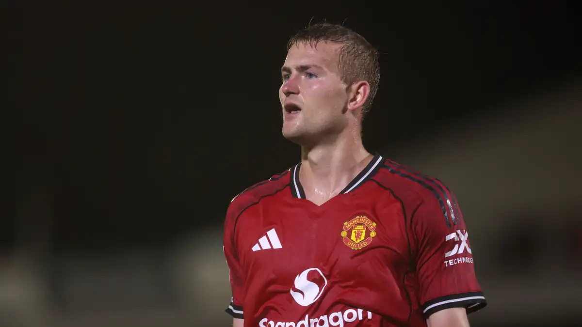 Matthijs de Ligt has opened up on Manchester United's dressing room conversations following the humiliating Carabao Cup loss to Grimsby Town. The Red Devils crashed out of the second round of the tournament after losing in the penalty shootout. This was the first time in history that the Premier League giants had been eliminated from a cup competition by a fourth-tier club.