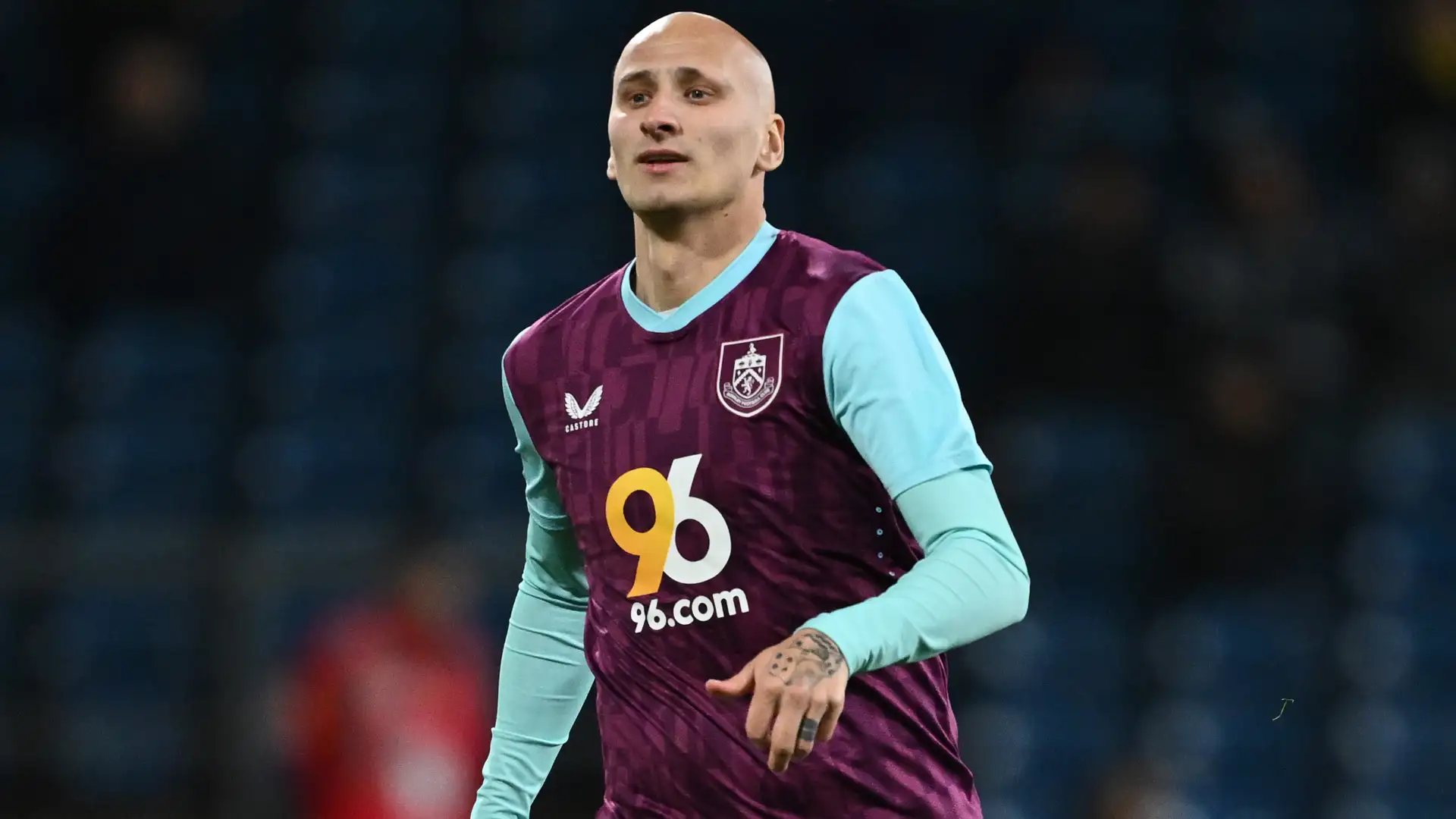 Former Newcastle United and Liverpool midfielder Jonjo Shelvey has signed with the Arabian Falcons, a third-tier side from the United Arab Emirates, as a free-agent. The former England international had been without a club since July after Buenley allowed his contract to run out at the end of their Championship campaign. This will be Shelvey's tenth senior club.