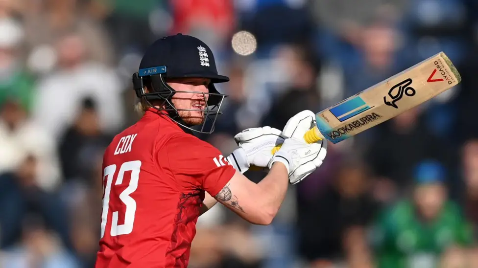 Jordan Cox scored 55 runs as England cruised to victory in the third T20 at Malahide