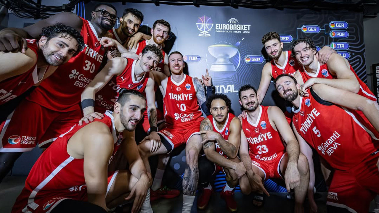 12 Giant Men bring silver medal from European Basketball Championship
