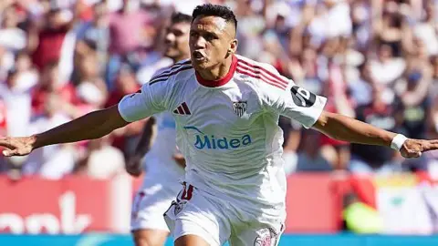 Sevilla had not beaten Barcelona in La Liga since 3 October 2015, a run of 19 games