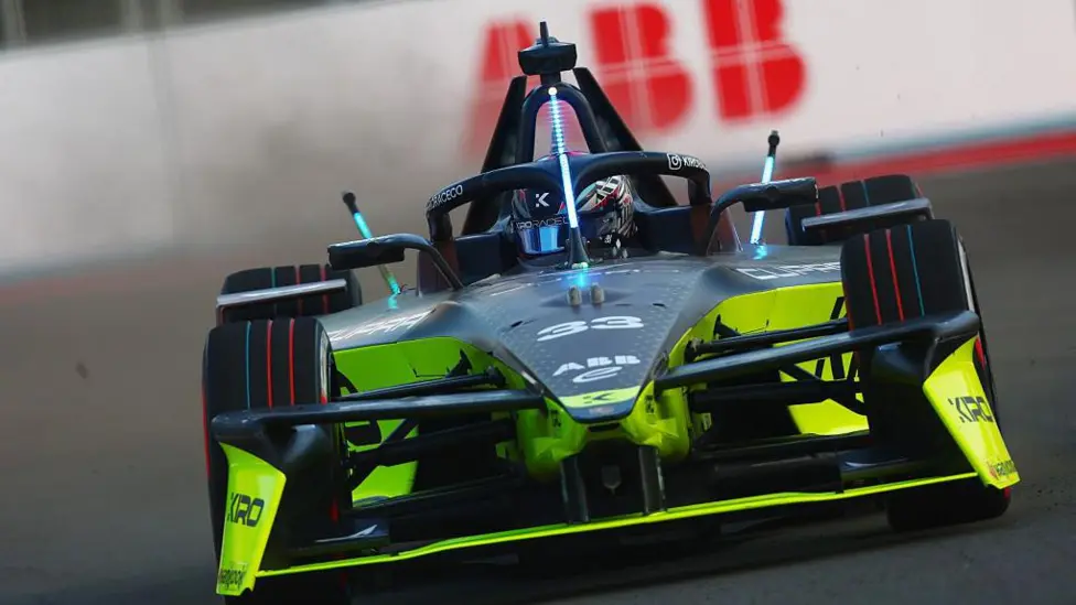 Formula E cars can now be charged in the pits mid-race