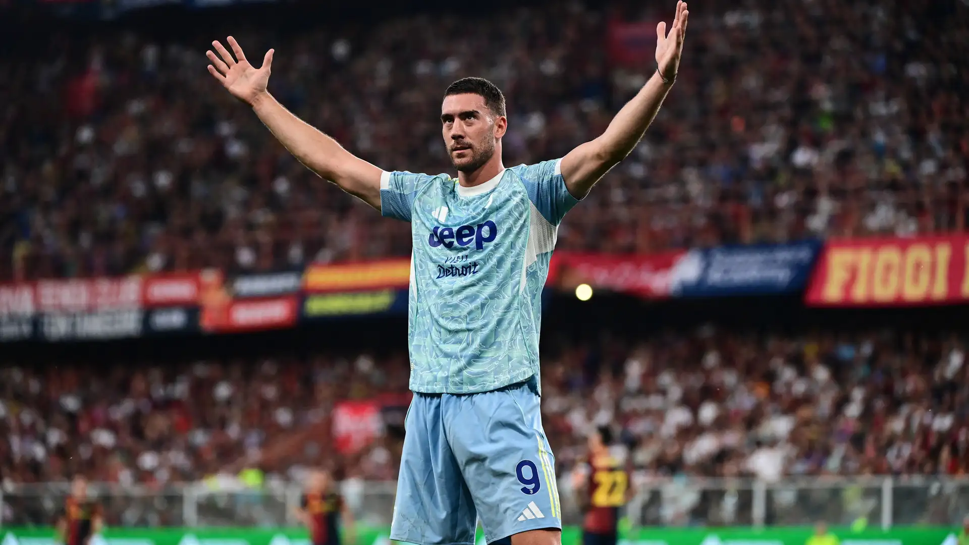 Bayern Munich have stepped up their pursuit of Juventus striker Dusan Vlahovic, making contact with his representatives. Reports from Germany claim the 25-year-old is “very interested” in a move, with the Bundesliga champions exploring a potential free transfer next summer amid ongoing uncertainty over their striker options.