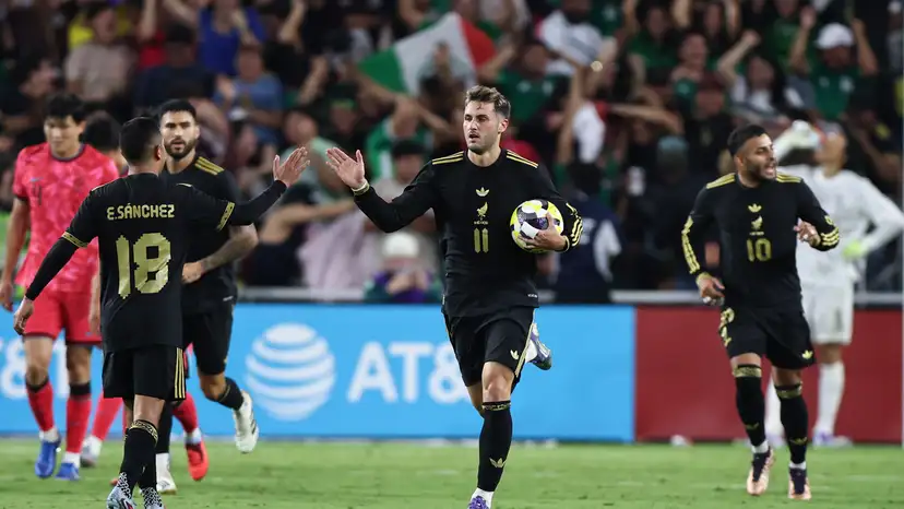 AC Milan striker Santi Giménez headlines Mexico’s 25-man squad for October friendlies, with notable absences including Raúl Jiménez, Julián Araujo and Edson Álvarez. El Tri will face South American foes Colombia and Ecuador in the FIFA window, with Javier Aguirre's roster featuring a mix of surprise inclusions and omissions.