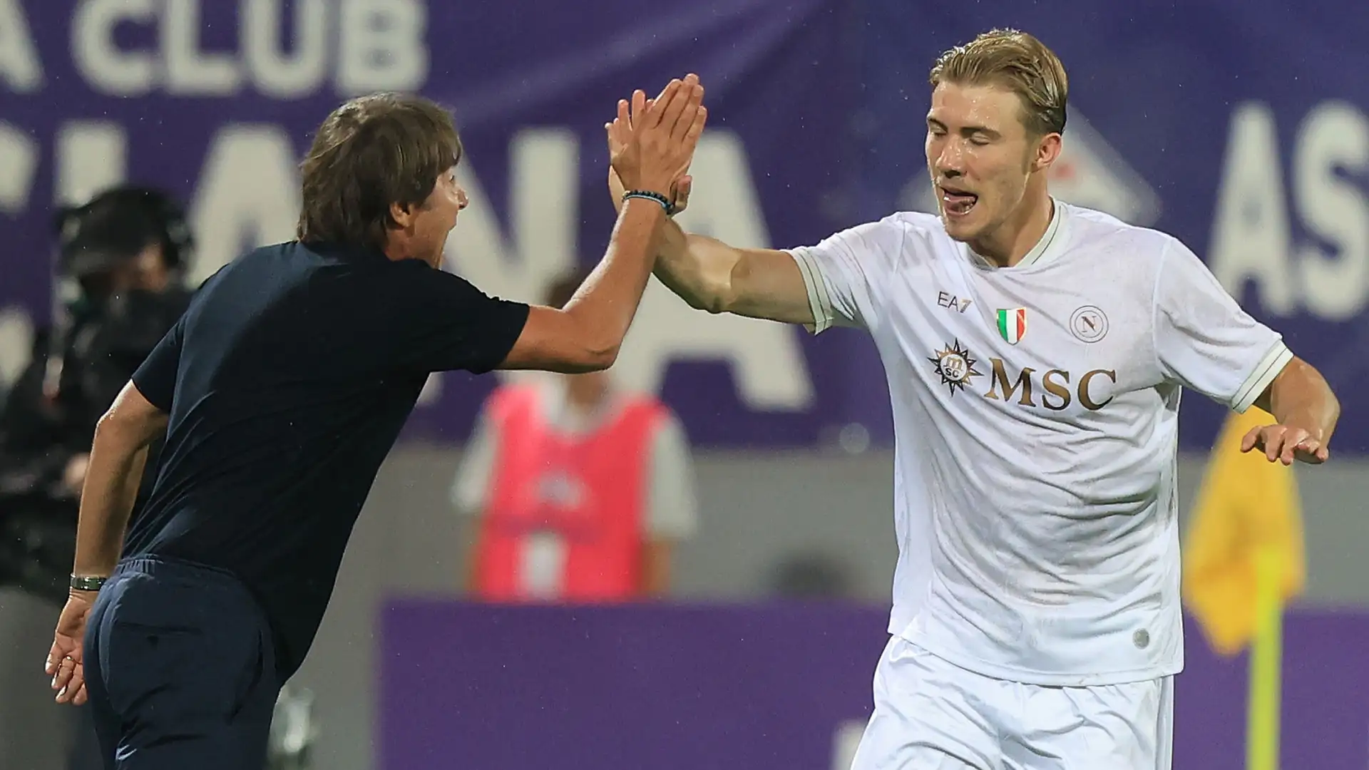 Napoli head coach Antonio Conte is delighted with the performances of Rasmus Hojlund, who is spending the 2025-26 season on loan from Manchester United. According to the Italian, the 22-year-old still has "significant room for improvement", but believes that he "has the potential to be a star" and is proving his quality after scoring four goals in his first six games for the Partenopei.