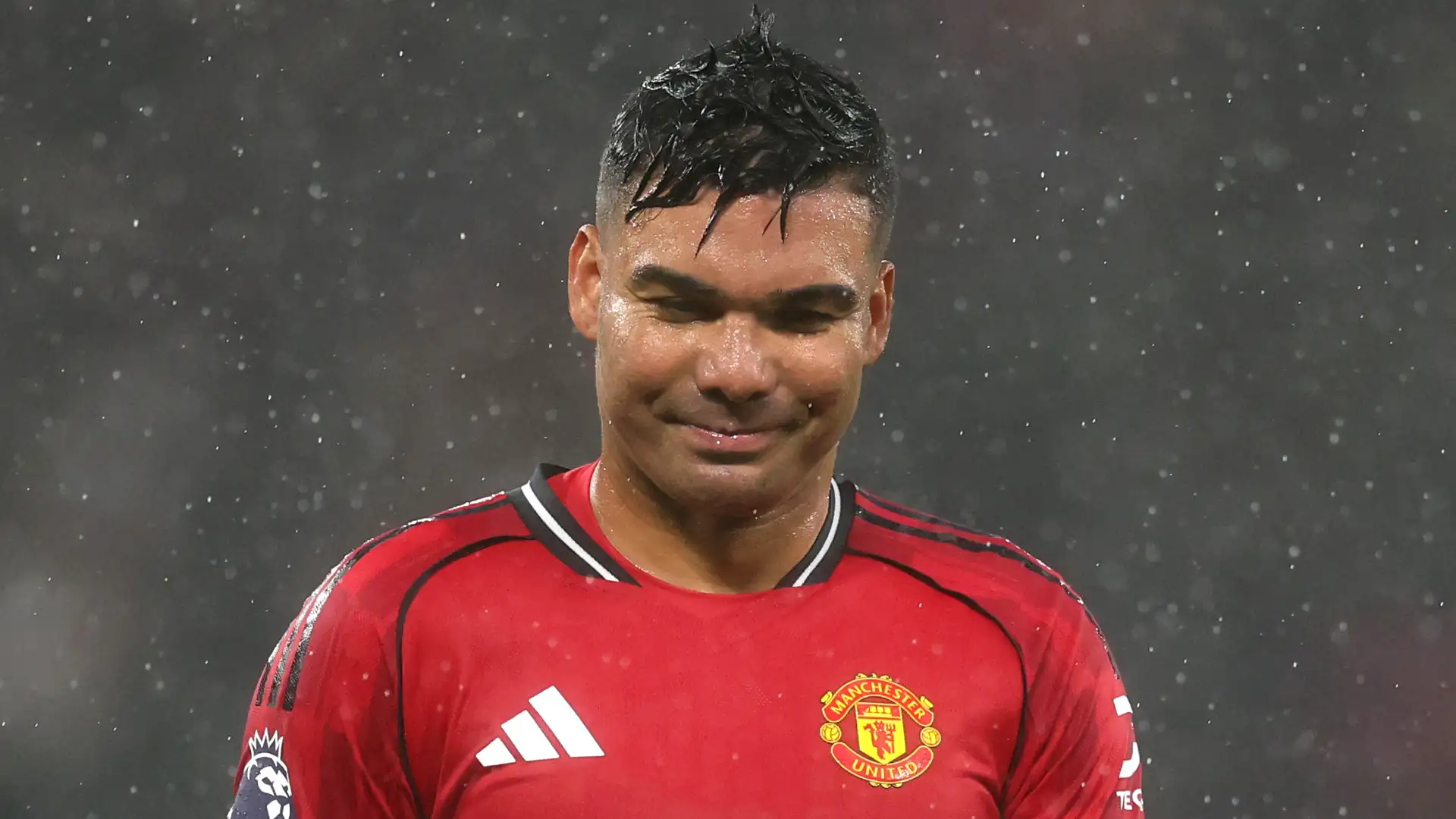 Manchester United are reportedly considering keeping hold of veteran Brazilian midfielder Casemiro as Ruben Amorim plans to revamp his team in the summer transfer window. The Portuguese manager is planning a major overhaul in the middle of the park, with one big-name signing on the radar and the Brazilian’s lucrative contract now under the microscope.