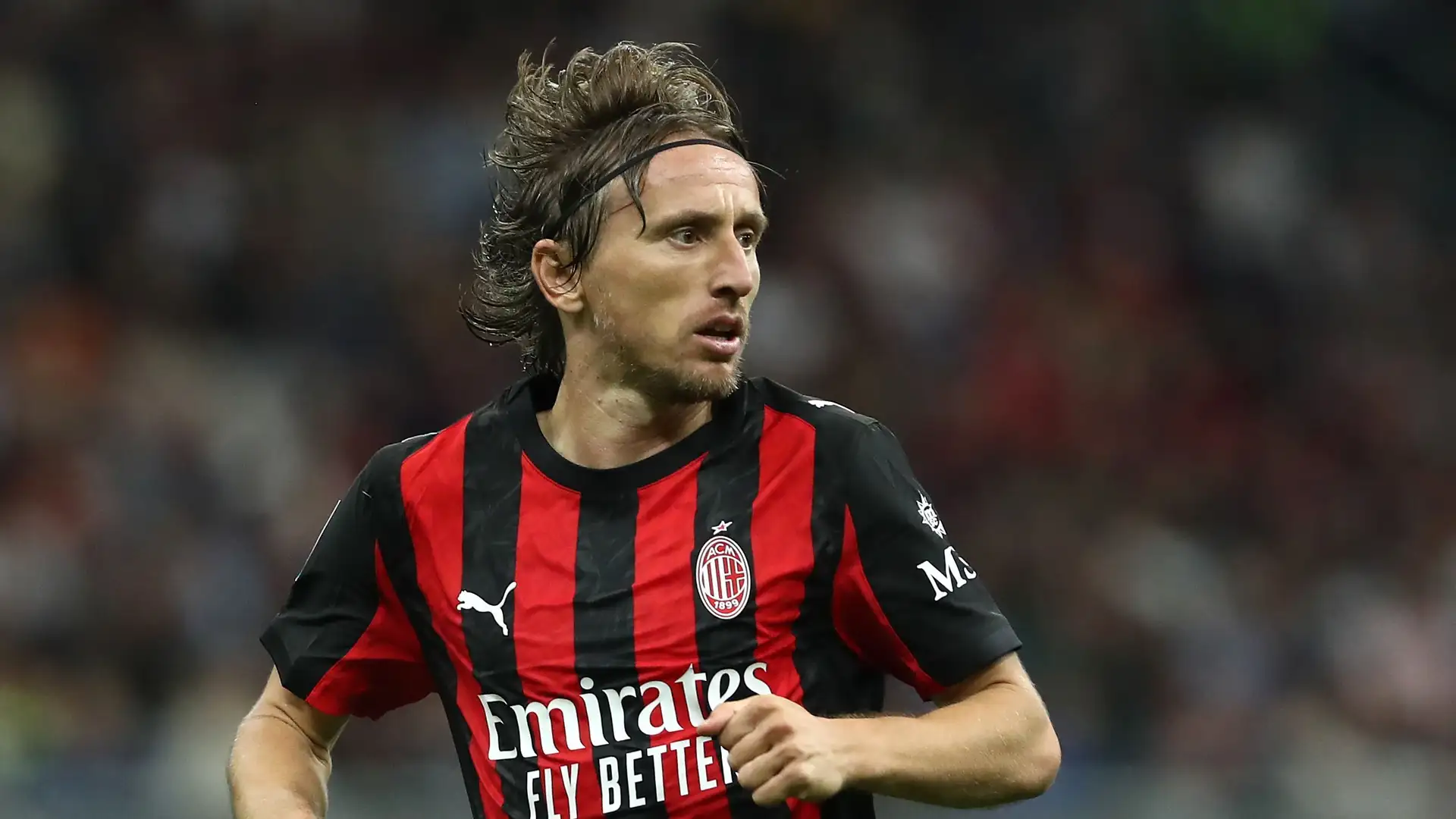 Former Barcelona midfielder Ivan Rakitic has praised his compatriot, AC Milan midfielder Luka Modric, saying the Croatian’s intelligence puts him a step ahead of everyone else. Rakitic also attributes Modric’s longevity to his unique lifestyle, noting that he approaches football differently from most players and genuinely enjoys the game as he tipped the Rossoneri to challenge for the Serie A title.