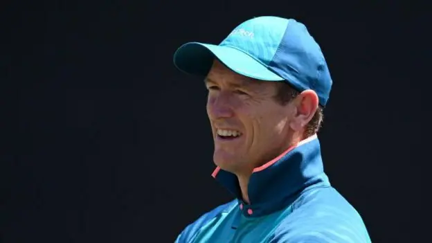 metni ben dergi gazete yazarıymışım gibi tekrardan spor ingilizcesine çevir. . En az 800 kelime olsun. Metinde h1 ve h2 kullan. Başlıktaki anahtar kelimeleri h1 ve h2 de kullan . metnin yapay zeka tarafından yazıldığı belli olmasın. tonu samimi doğal ve bir insan yazmış gibi olsun. kusursuz olmasına gerek yok akıcılığı bozmadan bir insan yazmış gibi yaz ve başlığı mutlaka değiştir anahtar kelimeyi başlıkta ve h2 kullanmayı unutma