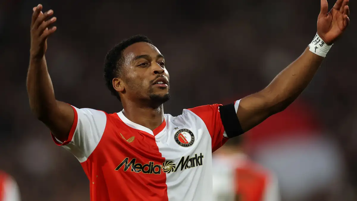 Napoli have entered the winter transfer market with urgency after injuries to Kevin De Bruyne and Zambo Anguissa forced Antonio Conte to rethink his midfield structure. Feyenoord captain Quinten Timber has emerged as a prime target, with his contract running down and multiple clubs circling. But Napoli now face fierce competition from Arsenal, where his twin brother Jurrien Timber already plays.